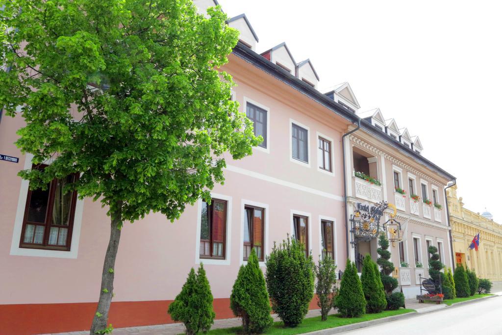 Hotel Slavia Salonta Exterior photo